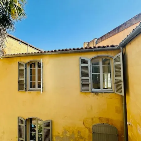 Beautiful Near The Center Apartment *