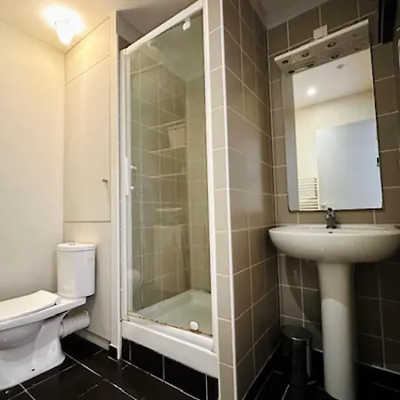 Beautiful Near The Center Apartment *